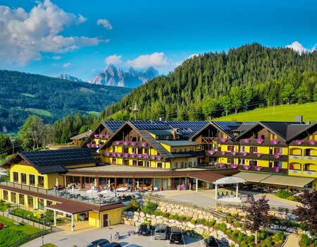 Drohnenaufnahme vom Kinderhotel Seitenalm